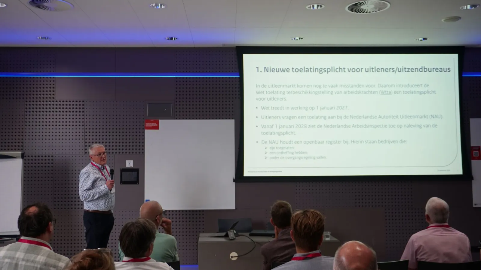 Speaker presenting the new Wtta authorisation requirement for temporary employment agencies at the ECP Symposium in Utrecht